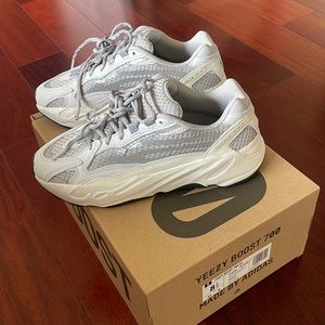 adidas Yeezy Boost 700 V2